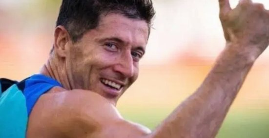 莱万37岁达成西甲百球壮举