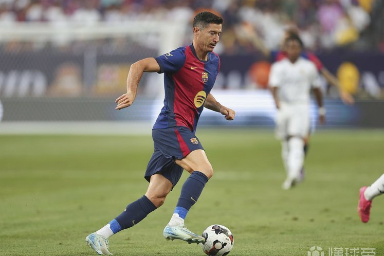 莱万在西甲参与100球，为本世纪达成此记录最年长球员