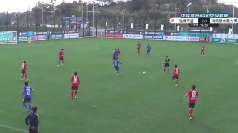 中冠比赛打雷突然传来巨响，因恶劣天气主裁暂停比赛