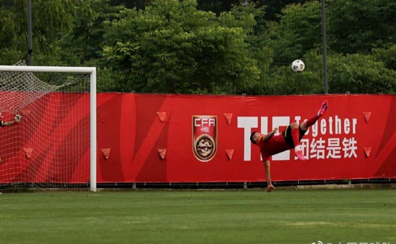 津媒：谢蒂内出现明确拉伤，恢复周期乐观估计至少也要两周