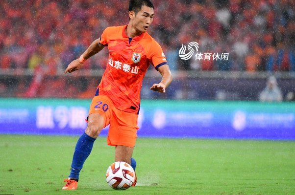 李平康：李源一、泽卡将不续约，泰山队引援重心转向年轻化