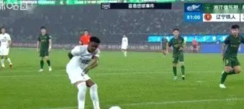 约尼查造点，克莱伯点射破门，泰山4-2玉昆