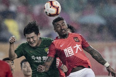 国安1-1辽宁终结三连胜 塞鸟破门法比奥百场无果