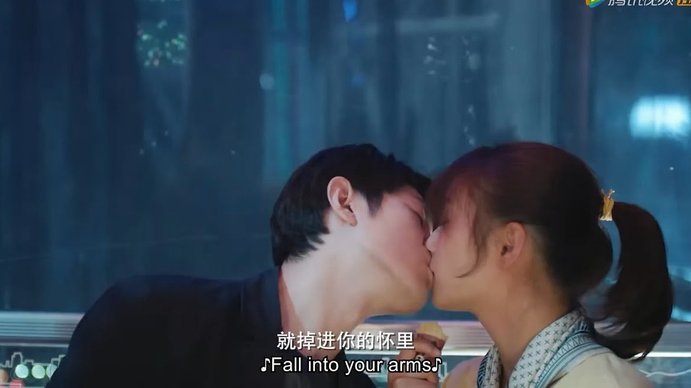 格拉利什晒父女甜蜜时光与女友海边漫步