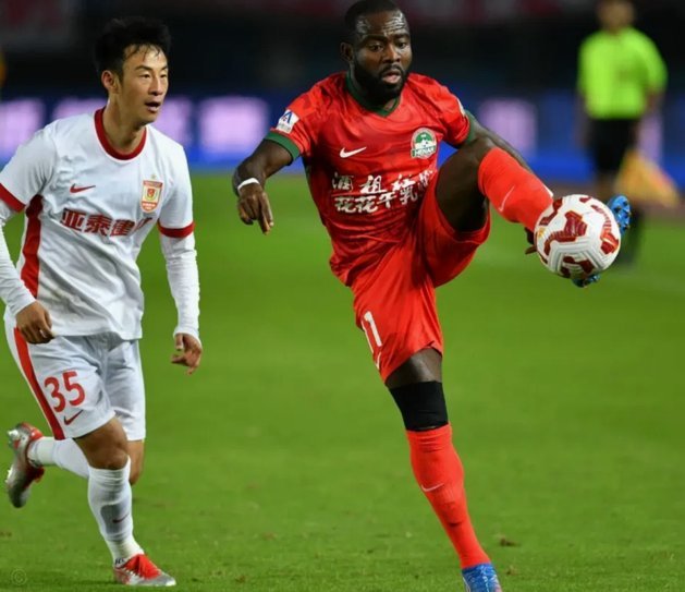 彭欣力破门李苏达染红 青岛西海岸2-0完胜青岛海牛
