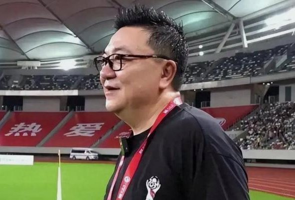 中国足球小将止步八强 董路冲场怒斥裁判